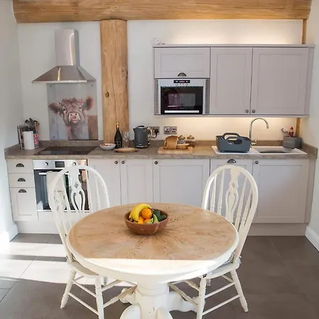 Braisty Woods - Knotty & Holiday home *